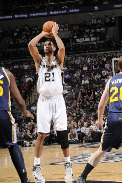 英超球星圣诞温情时刻：十对伴侣的家庭故事（英超球星圣诞暖心瞬间：十对伴侣的温馨日常）