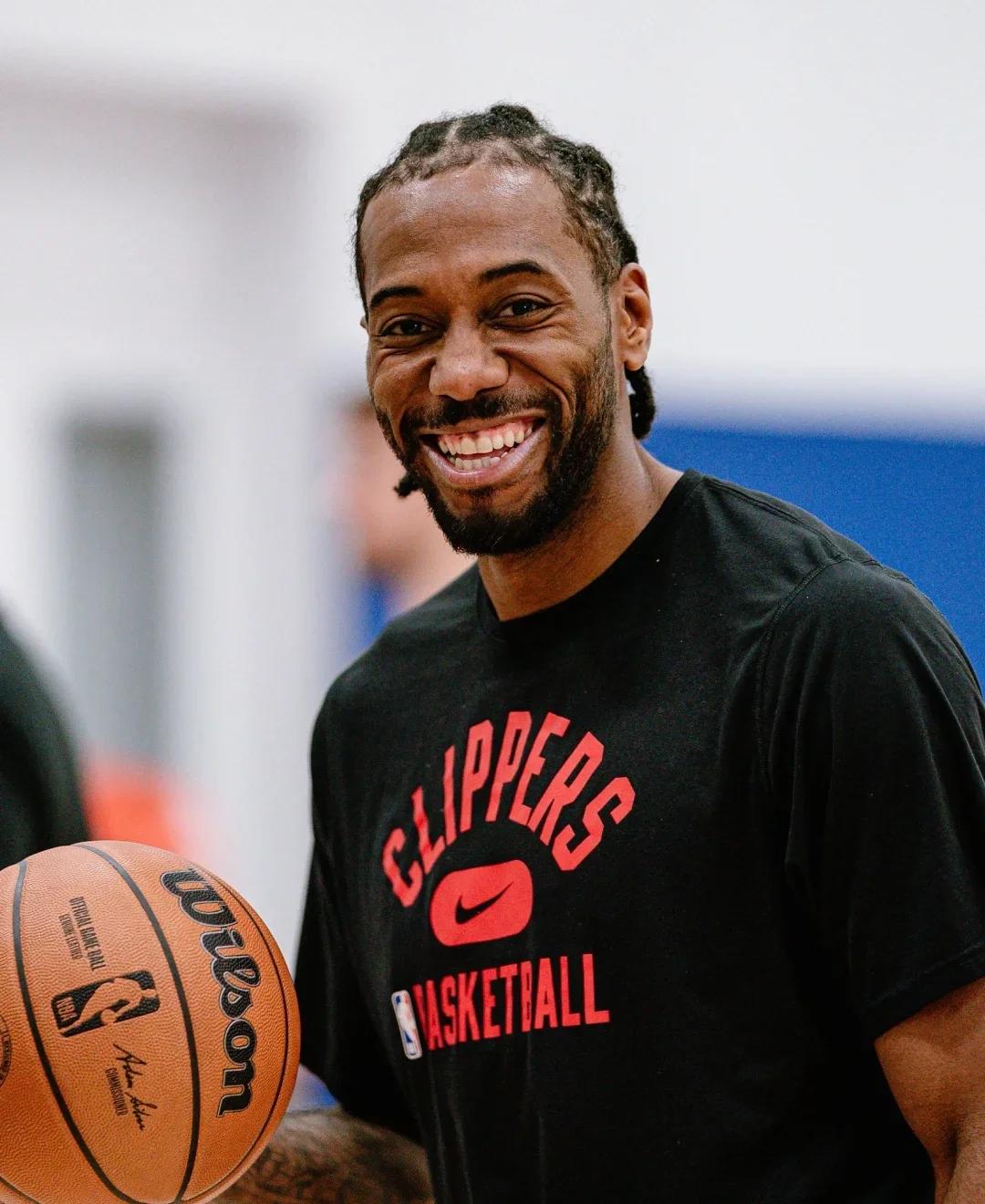 湖人目前战绩排在联盟第7，但总净胜分只有-15排在联盟第15（湖人战绩第7，净胜分-15却仅排联盟第15位）