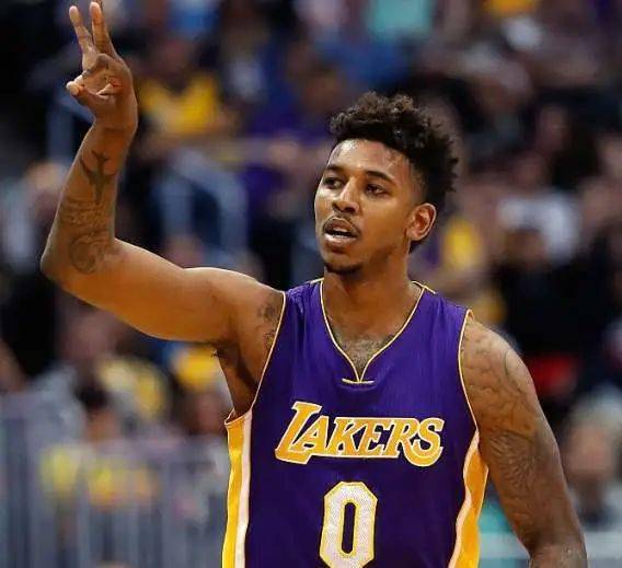 本世纪助俱乐部+国家队攻榜单：梅西446次第1，C罗305次第6（本世纪俱乐部+国家队助攻榜：梅西446次居首，C罗305次列第六）