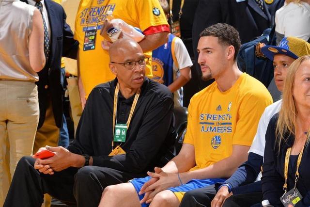 Shams：浓眉遭遇腹股沟轻微拉伤 可能将缺席几场比赛（Shams：安东尼-戴维斯腹股沟轻微拉伤，或缺席数场比赛）