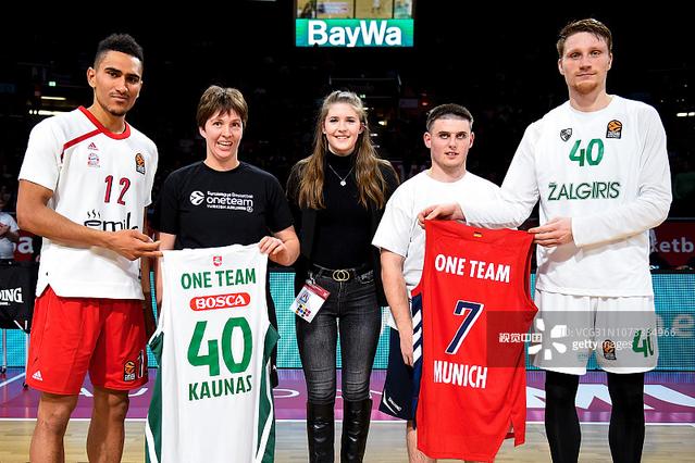 英超-曼联4-4伯恩茅斯，塔韦尼耶B费任意球对轰，曼联三度领先均被扳平（英超：曼联4-4平伯恩茅斯，塔韦尼耶与B费任意球互飙，三度领先皆被追平）