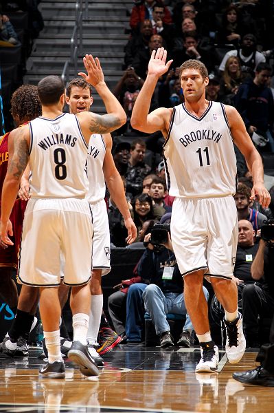 基米希被法比安鲁伊斯爆头，裁判未做表示，VAR未介入（法比安鲁伊斯击中基米希头部，裁判未示意，VAR未介入）